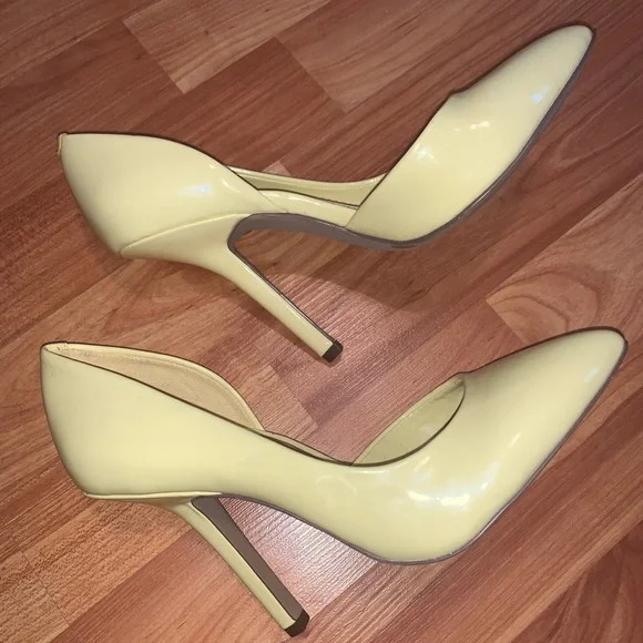 BCBG yellow patent leather high heels size 7 - Picture 5 of 5